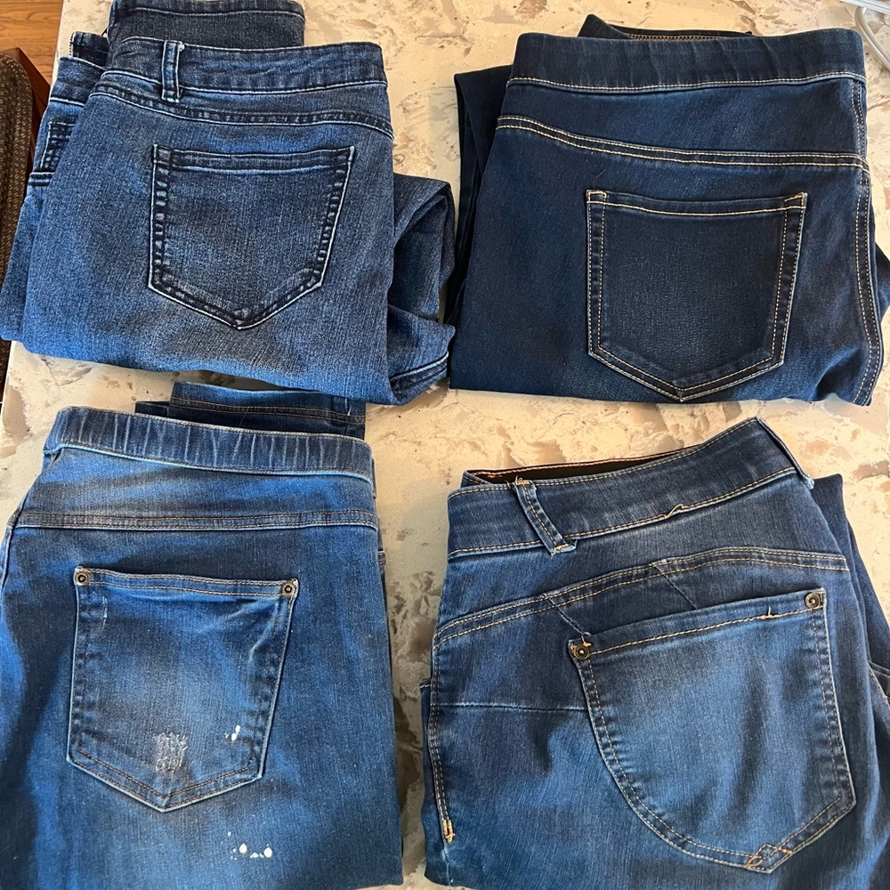 Bundle of 4 pairs of jeans